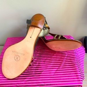 The Color is breathe taking Bcuz it Rare. It’s a mixture that will blend